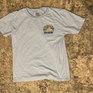 Grom’s Tee